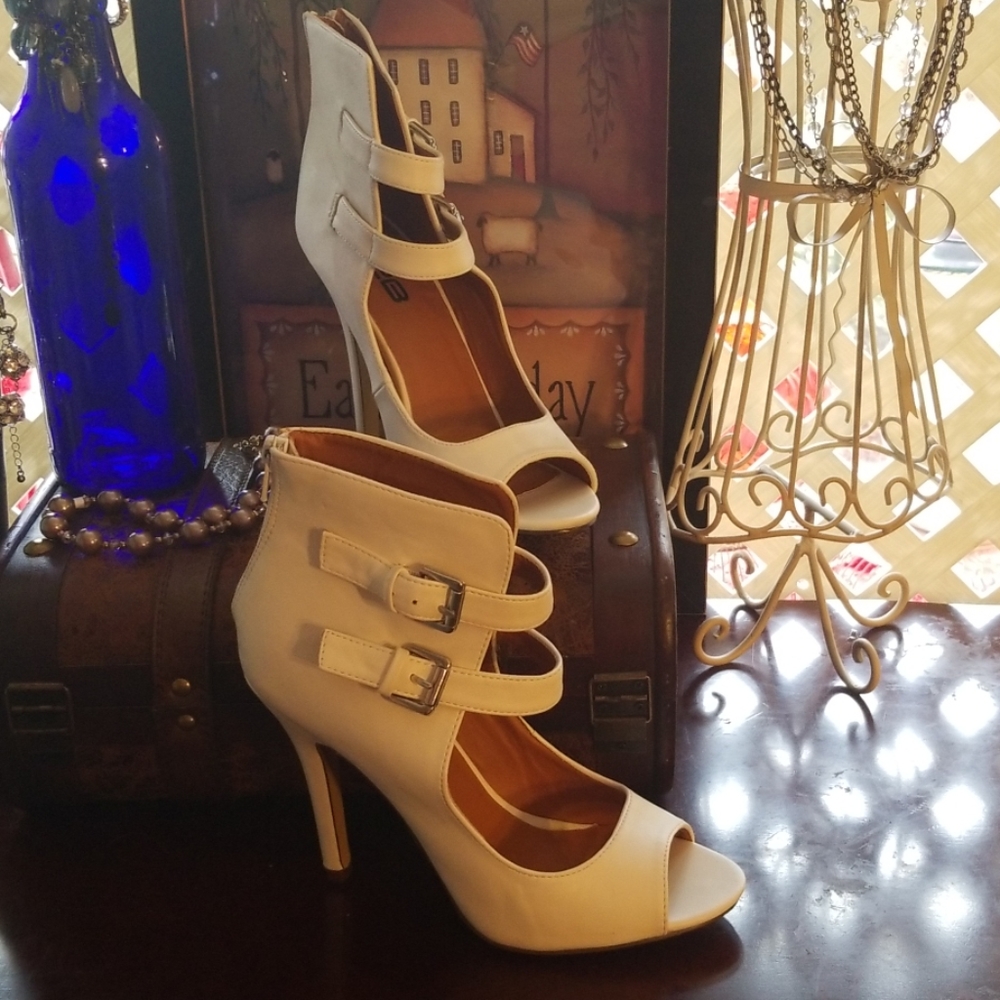 X2B Ladies Shoes High heel  Size 8.5 New